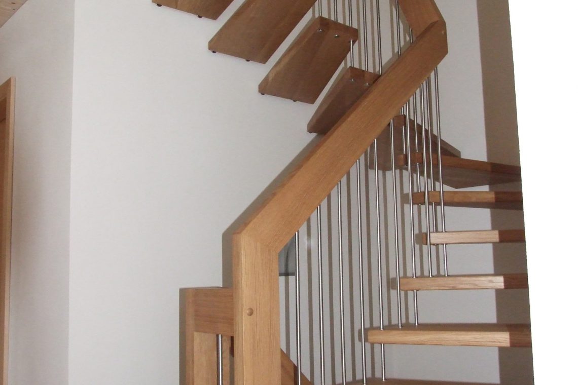 Geländertragende Treppe